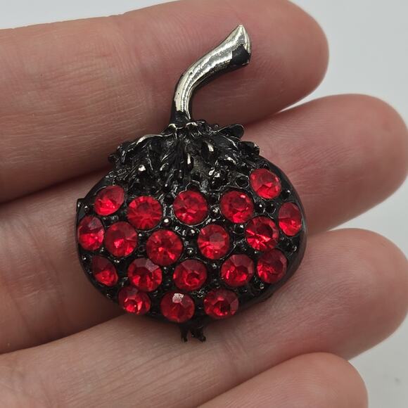 Vintage Red Rhinestone Pomegranate Fruit Pin Brooch Jappaned Kitschy - Picture 1 of 4